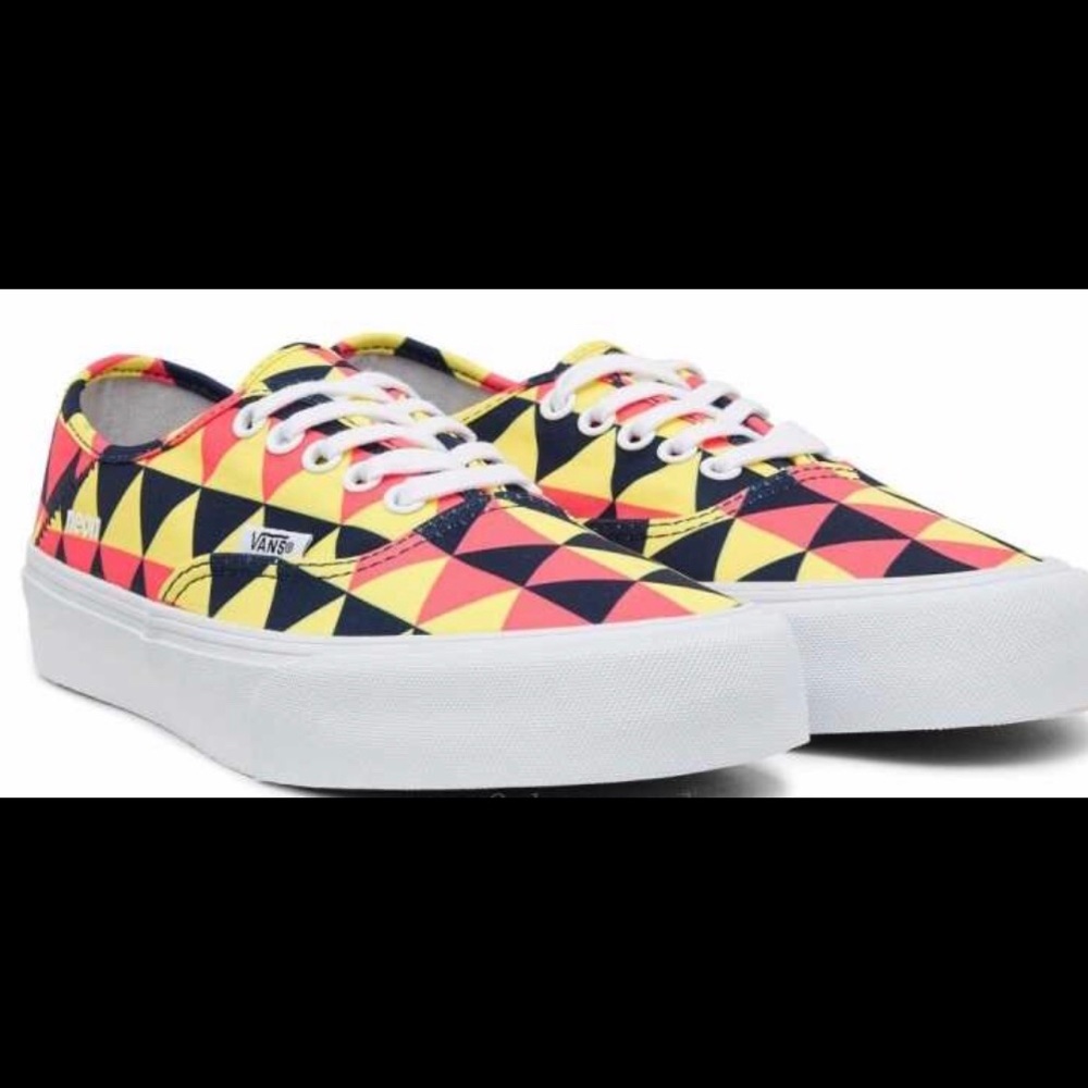 Neon sneakers 👟